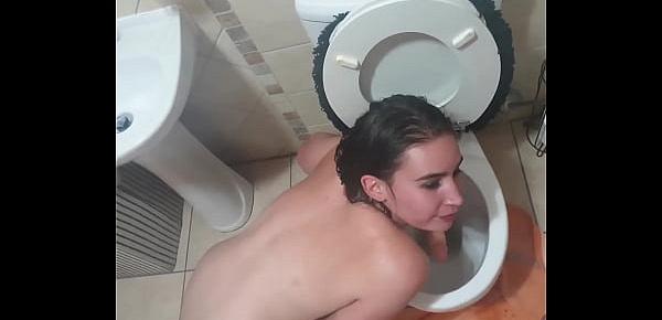  Human toilet drinks piss and licks dildo dipped in toilet